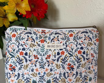Bolsa con cremallera de flores silvestres naranjas / Bolsa de maquillaje acolchada / Bolsa acolchada de Rifle Paper Co.