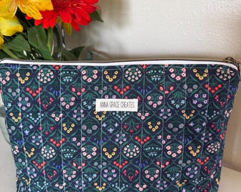 Bolsa con cremallera de flores silvestres / Bolsa de maquillaje acolchada / Bolsa acolchada de Rifle Paper Co.