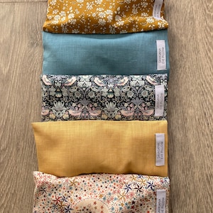 Savasana, Yoga, Almohada Relajante para Ojos, Aroma Delicioso, Con Peso, Alivio del Estrés, Almohada de Lavanda para Ojos Liberty of London, Set de Regalo de Spa