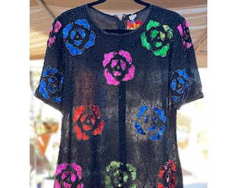 Top de fiesta de seda con cuentas florales
