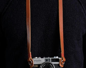 Handmade slim leather camera strap in black and cognac | Premium Italian cowhide | Flexible and durable | Perfect gift