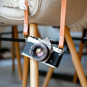 Narrow vintage camera strap leather / The No. 1 made of full leather suitable for every DSLR and DSLM as well as analogue