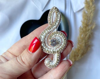 Hand made embroidered treble clef brooch pin, Gift for music teacher