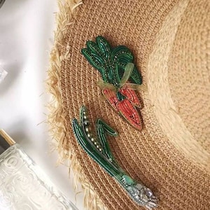 Carrot pin brooch, gift for farmer, vegetarian, embroidered carrot brooch