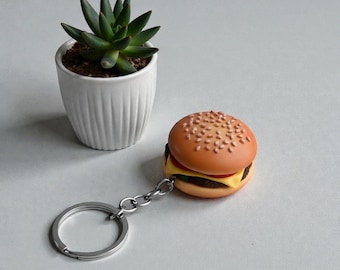 ミニチュアチーズバーガーキーホルダー：ポリマークレイフードチャーム