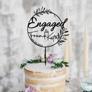 Topper per torta di fidanzamento, topper per torta con nome personalizzato per coppia, decorazione per torta a forma di ghirlanda, topper per torta in legno tagliato al laser, regalo per fidanzati