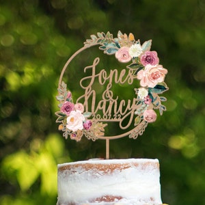 Topper personalizzato con scritta Mr e Mrs in acquerello, targa con nome di coppia, topper con design naturale, decorazione per matrimonio in stile boho, topper per torta di anniversario