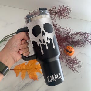 Vaso personalizado de esqueleto derretido, taza de café de acero inoxidable con calavera gótica, botella de agua grabada de Halloween espeluznante con nombre