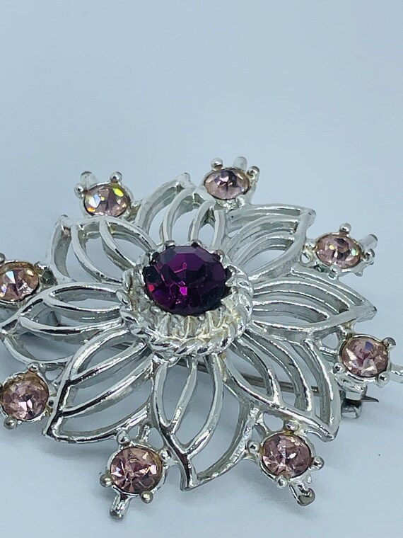 Exquisite Flower design rhinestone brooch with pu… - image 2