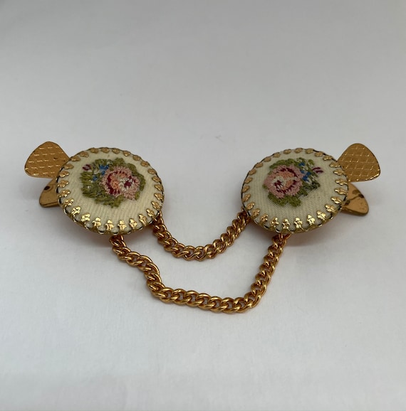 Vintage Embroidered Needles Work Flowers Sweater Clips 1950s - Very Rare -