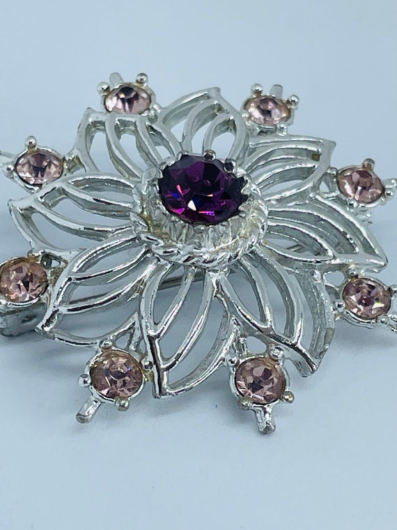 Exquisite Flower design rhinestone brooch with pu… - image 3