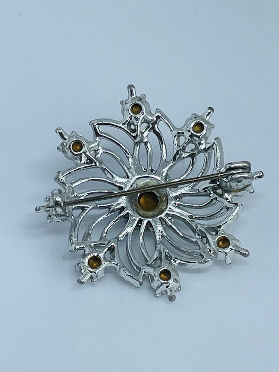 Exquisite Flower design rhinestone brooch with pu… - image 5