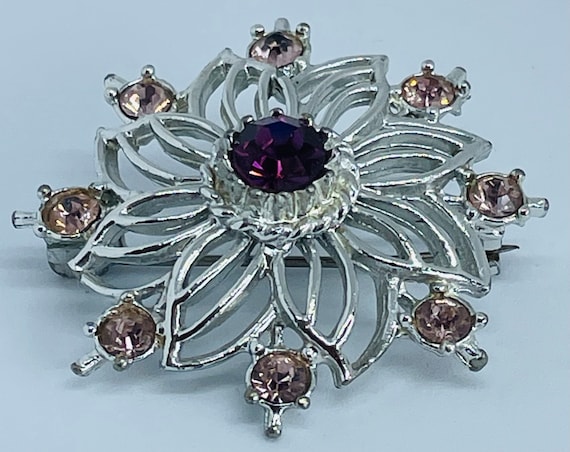 Exquisite Flower design rhinestone brooch with pu… - image 4