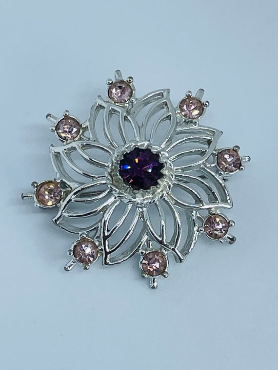 Exquisite Flower design rhinestone brooch with pu… - image 6