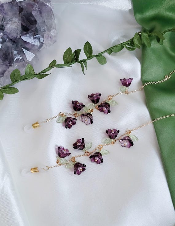 Floral glasses chain, whimsy jewelry, summer accessory, sunglasses holder, Fairycore gift for her, Birthday present for librarian