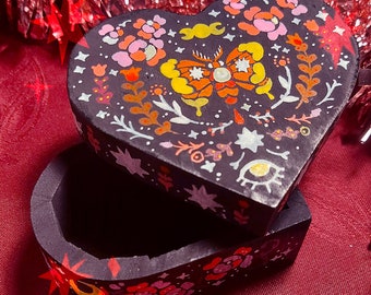 Boite peinte à la main Papillon de nuit - Moth wooden box- hand painted - boite peinte painted box handmade