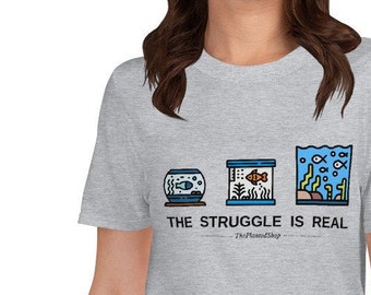 The Struggle is Real Kurzärmeliges Unisex-T-Shirt, Fisch Tank Aquarium Geschenk Aquarist Hobby