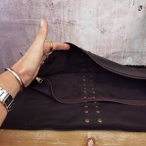 Cartera grande de piel con solapa y tachuelas, bolso con cremallera personalizado, monedero negro para mujer, bolso de mano de piel auténtica hecho a mano, regalo para ella imagen 7