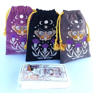 Bolsa de tarot de terciopelo grafito. Bolsa de tarot con bordado de cardo, mariposa y calavera. imagen 20