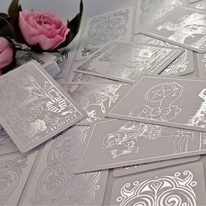 TarotDeckWhite and Silver Foil Tarot Card. High Quality Cardsю. Non-laminated cards