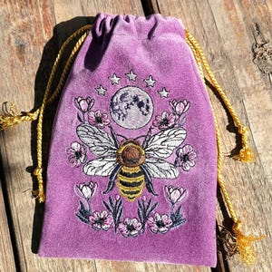 Bolsa de Tarot Violeta Ciruela de Terciopelo con Bordado de Abeja Lunar Bolsa de Cartas de Tarot de Terciopelo Bolsa de Cartas de Tarot ... de Terciopelo con Abeja Bordada