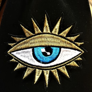 Olho de Horus Egípcio Dourado, Design de Bordado à Máquina, download instantâneo, 4 TAMANHOS