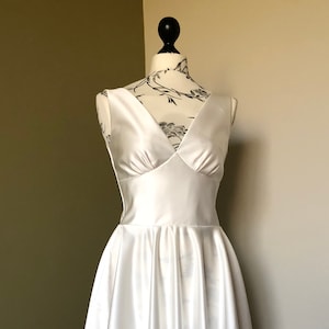 Satin Ivory Wedding Dress With V-Neck,Sleeveless Minimalistic Bridal Gown, A-line Wedding Gown, Simple Bridal Trumpet Wedding Dress