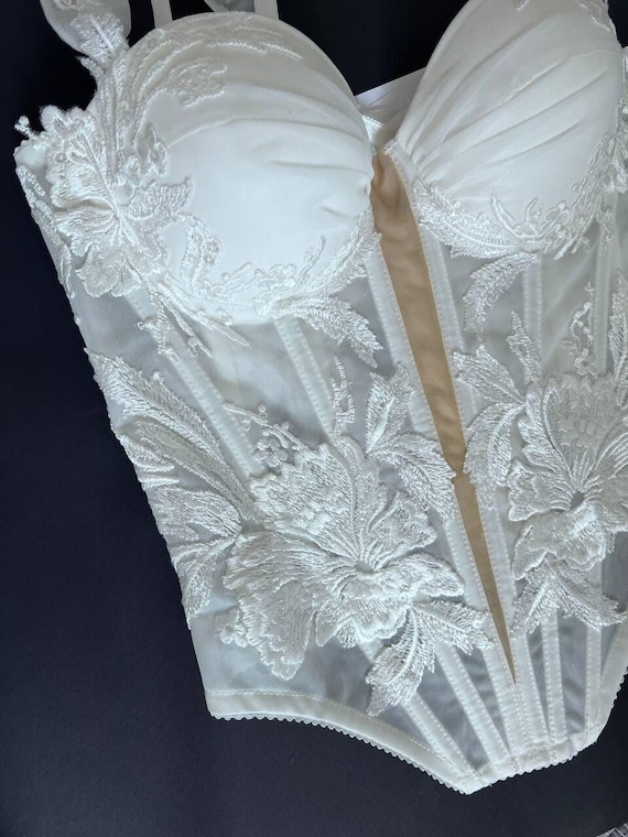 Flower Lace Hand Embroidery Wedding Custom Corset, Deep Plunge V-Neck, Plus Size Bespoke Corset Top, Lacing Black Steel Bones Ivory Lingerie