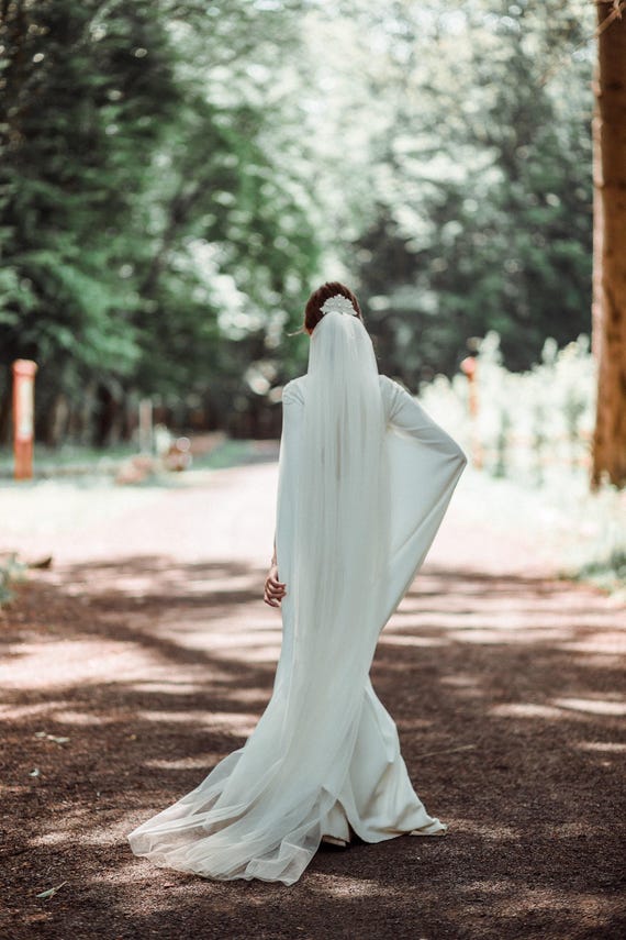 Boho Wedding Veil, Custom Made Bridal Veil, Bohemian Lace  display picture 2
