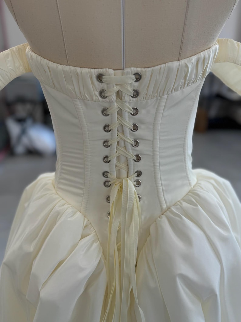 Langes Elfenbein Brautkleid, Taft Brautkleid nach Maß, Vintage inspiriertes Brautkleid für elegante Braut Bild 8