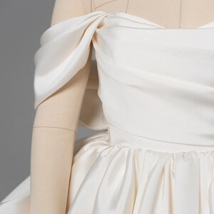 Elfenbein Mikado Brautkleid, königliche Eleganz, modernes Brautkleid, voluminöses Brautkleid, Off-Shoulder Ärmel, Hochzeitskleid Bild 11