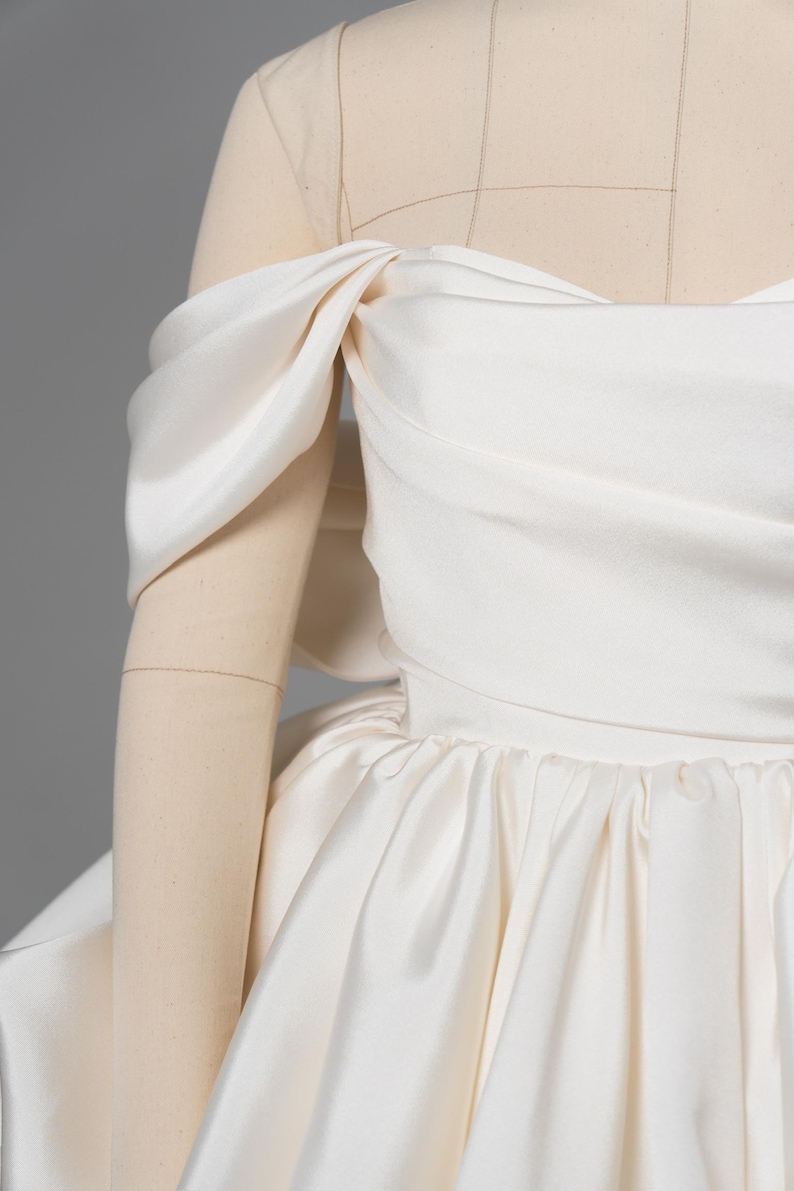 Elfenbein Mikado Brautkleid, königliche Eleganz, modernes Brautkleid, voluminöses Brautkleid, Off-Shoulder Ärmel, Hochzeitskleid Bild 11