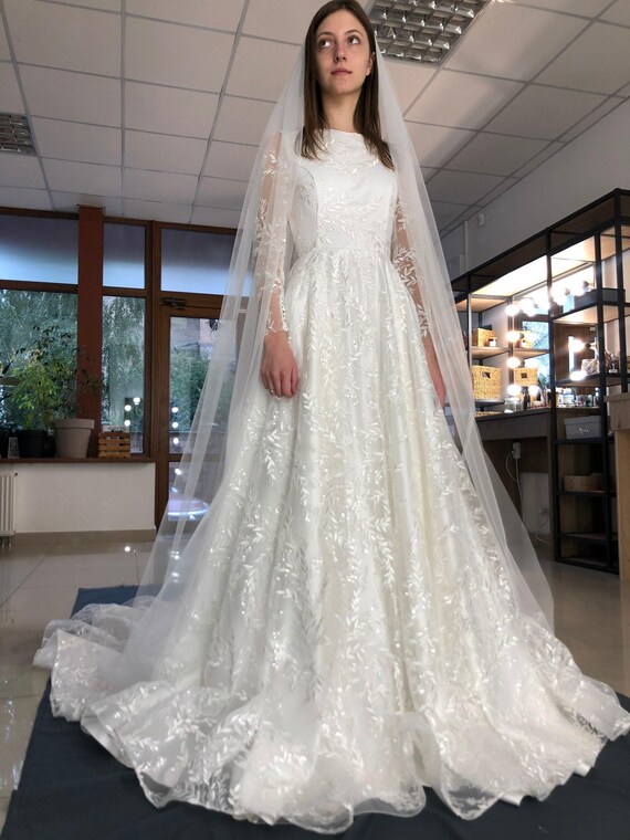 Vestido de noiva princesa marfim com renda floral brilhante feito