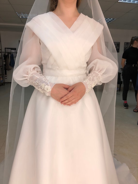 Color marfil en vestido de novia sale