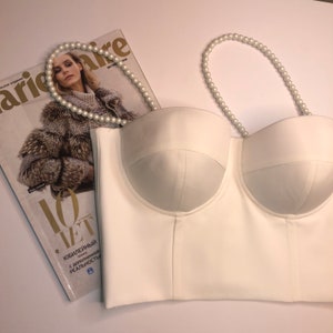 Weißes Korsett für Frauen mit Perlenriemen, weiße Party-Crop-Tops, handgefertigter Hochzeits-BH, Flitterwochen-Unterwäsche