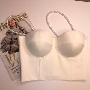 Weißes Korsett für Frauen mit Perlenriemen, weiße Party-Crop-Tops, handgefertigter Hochzeits-BH, Flitterwochen-Unterwäsche