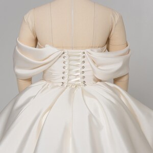 Elfenbein Mikado Brautkleid, königliche Eleganz, modernes Brautkleid, voluminöses Brautkleid, Off-Shoulder Ärmel, Hochzeitskleid Bild 15