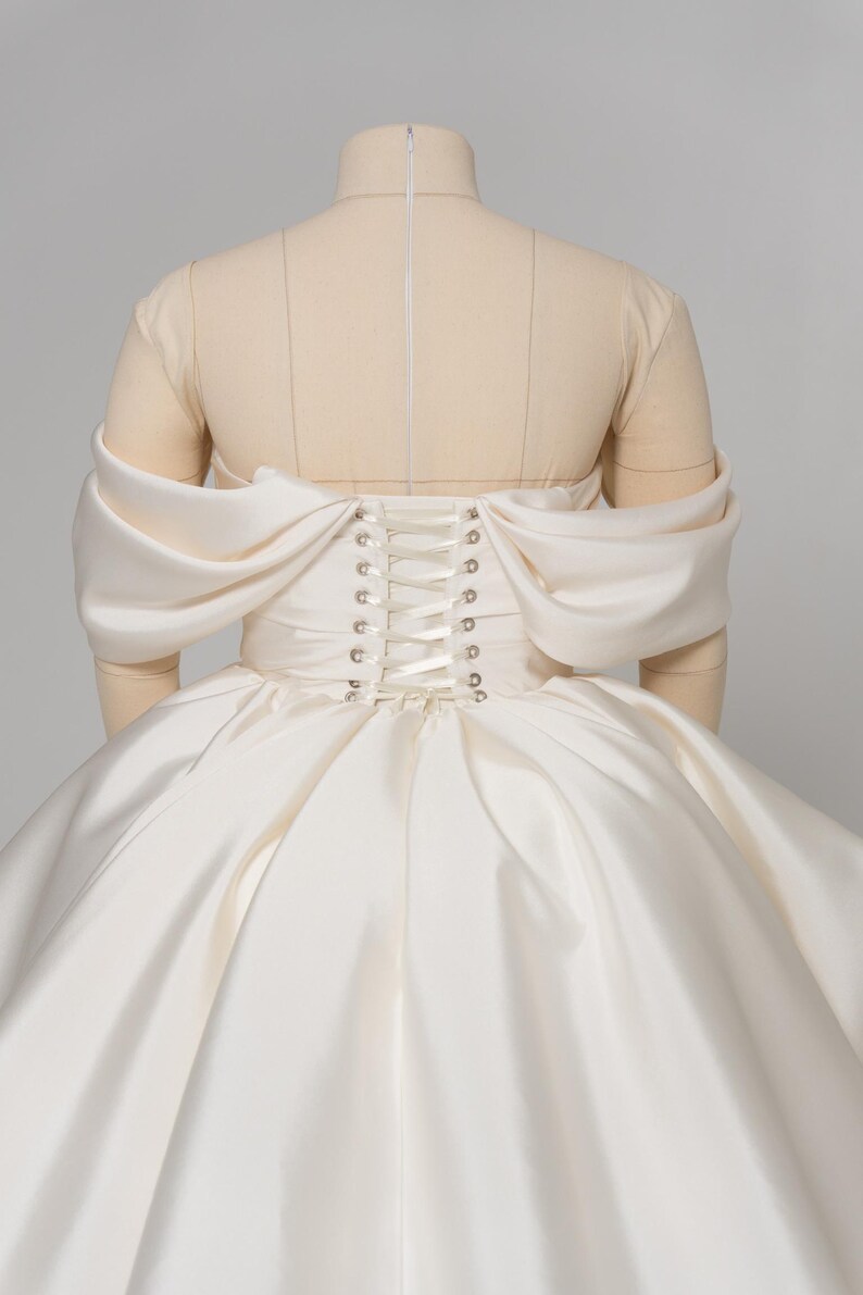 Elfenbein Mikado Brautkleid, königliche Eleganz, modernes Brautkleid, voluminöses Brautkleid, Off-Shoulder Ärmel, Hochzeitskleid Bild 15