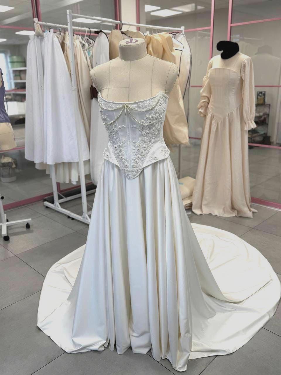 Style Corset Skirt Set, Luxury Satin Corset Set with Appliqués and Pearls, Open Neckline Bridal Corset, Long Formal Skirt