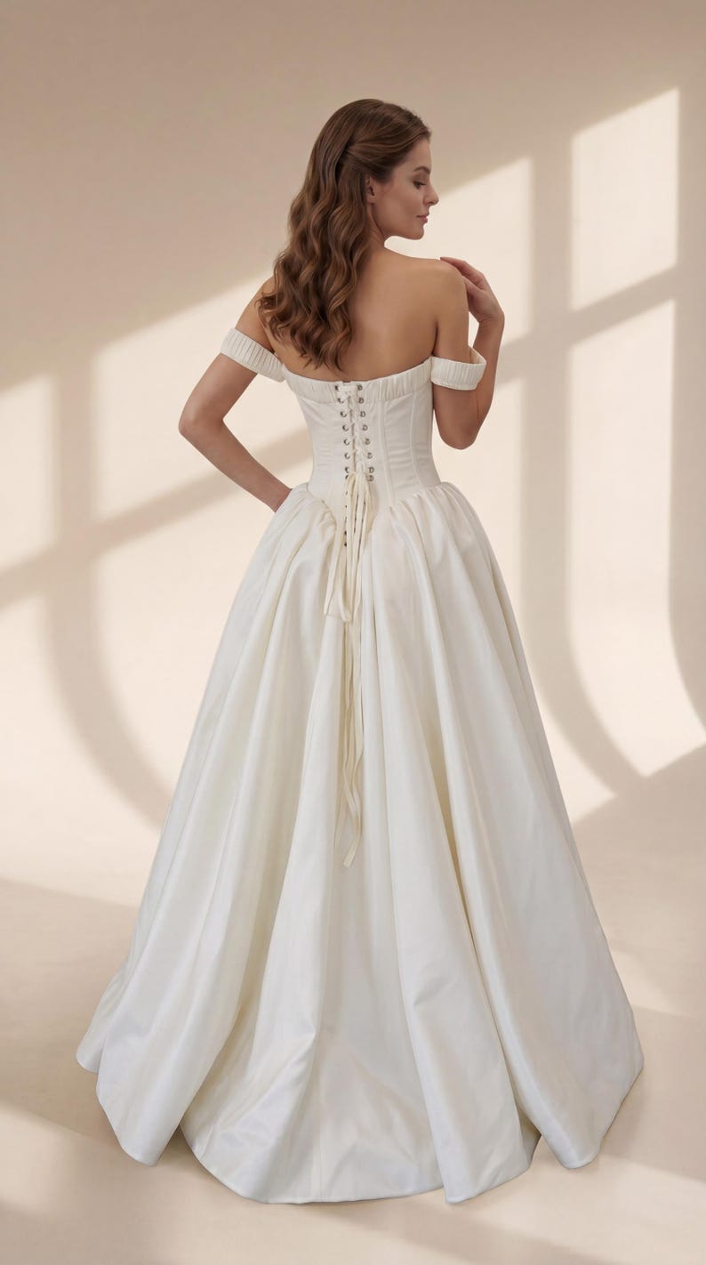 Langes Elfenbein Brautkleid, Taft Brautkleid nach Maß, Vintage inspiriertes Brautkleid für elegante Braut Bild 2