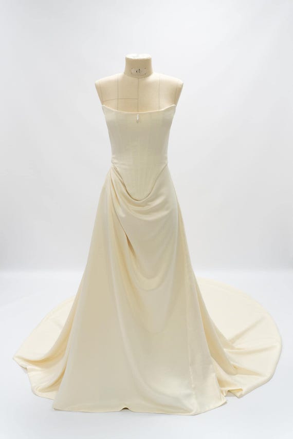 dark ivory dress Belle Crinkle Low Back Wedding In Dark Ivory Size 10 Dress