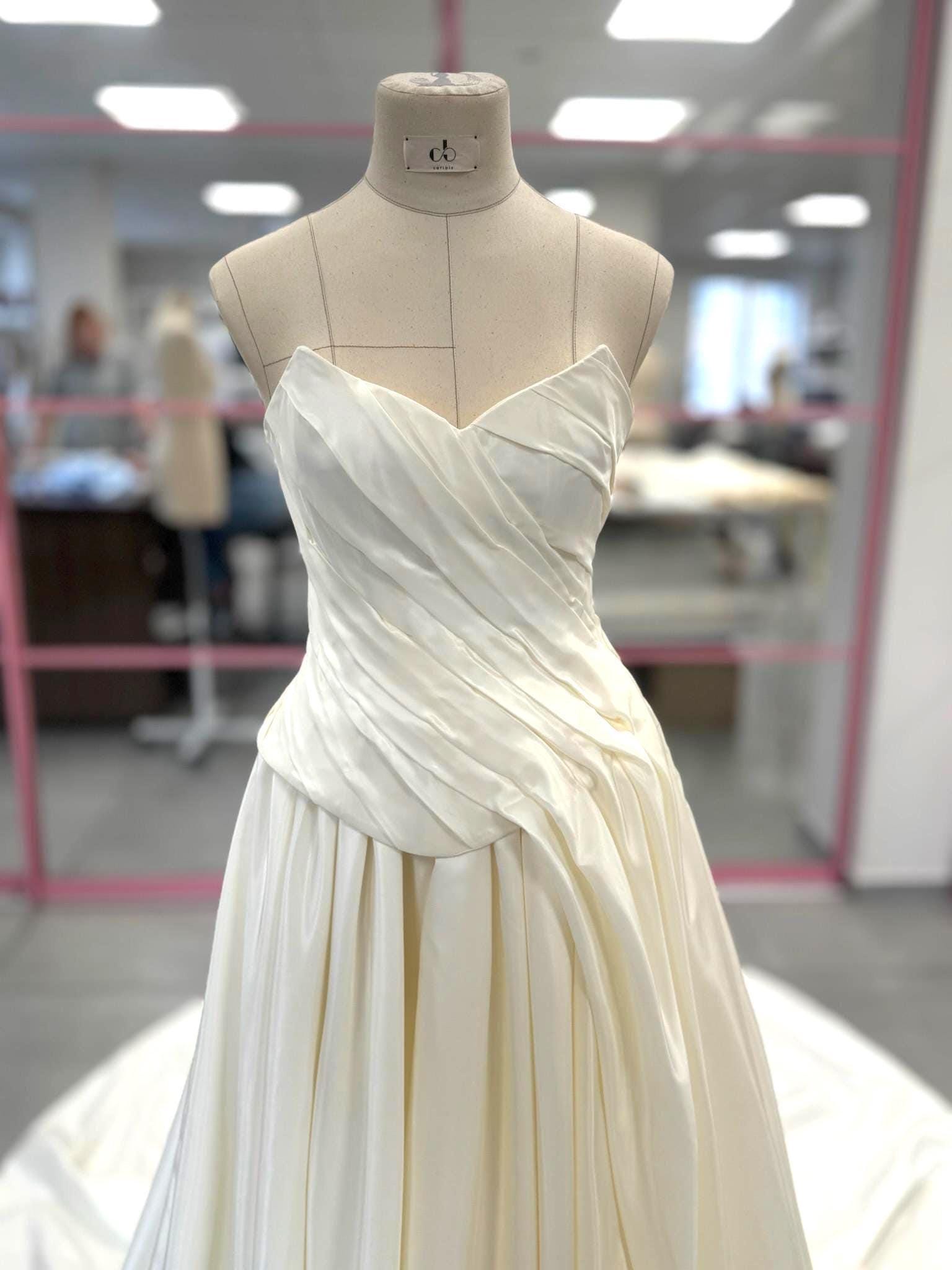vivienne westwood cream silk corset dress 1999 Style Wedding Cosmic Aura Black Velour glamorous dress in bustier Color:black/silver