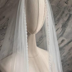 Eleganter Elfenbein Braut Schleier, Braut Schleier, lang gerafft, mit bestickter Kante, Braut Kopfschmuck
