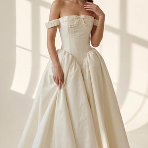 Langes Elfenbein Brautkleid, Taft Brautkleid nach Maß, Vintage inspiriertes Brautkleid für elegante Braut Bild 12