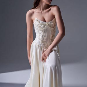 wedding dress corset extender This Bride has a Stunning Strapless Gown with a Corset and it WON'T tighten any more! (She wants to be snatched) During her first fitting, with the corset fully tightened, the dress