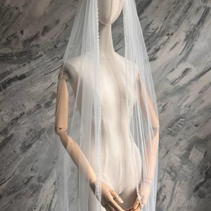Brautschleier Spitze mit elegantem, handgesticktem Rand, Braut Kopfschmuck, klassisches Hochzeitsaccessoire