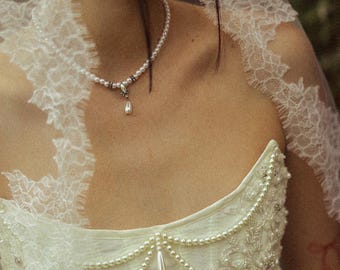 Completo corsetto in taffetà con applicazioni di perline, lacci posteriori, gonna foderata con spacco laterale, abito da cerimonia, abito da ballo, abito da sposa