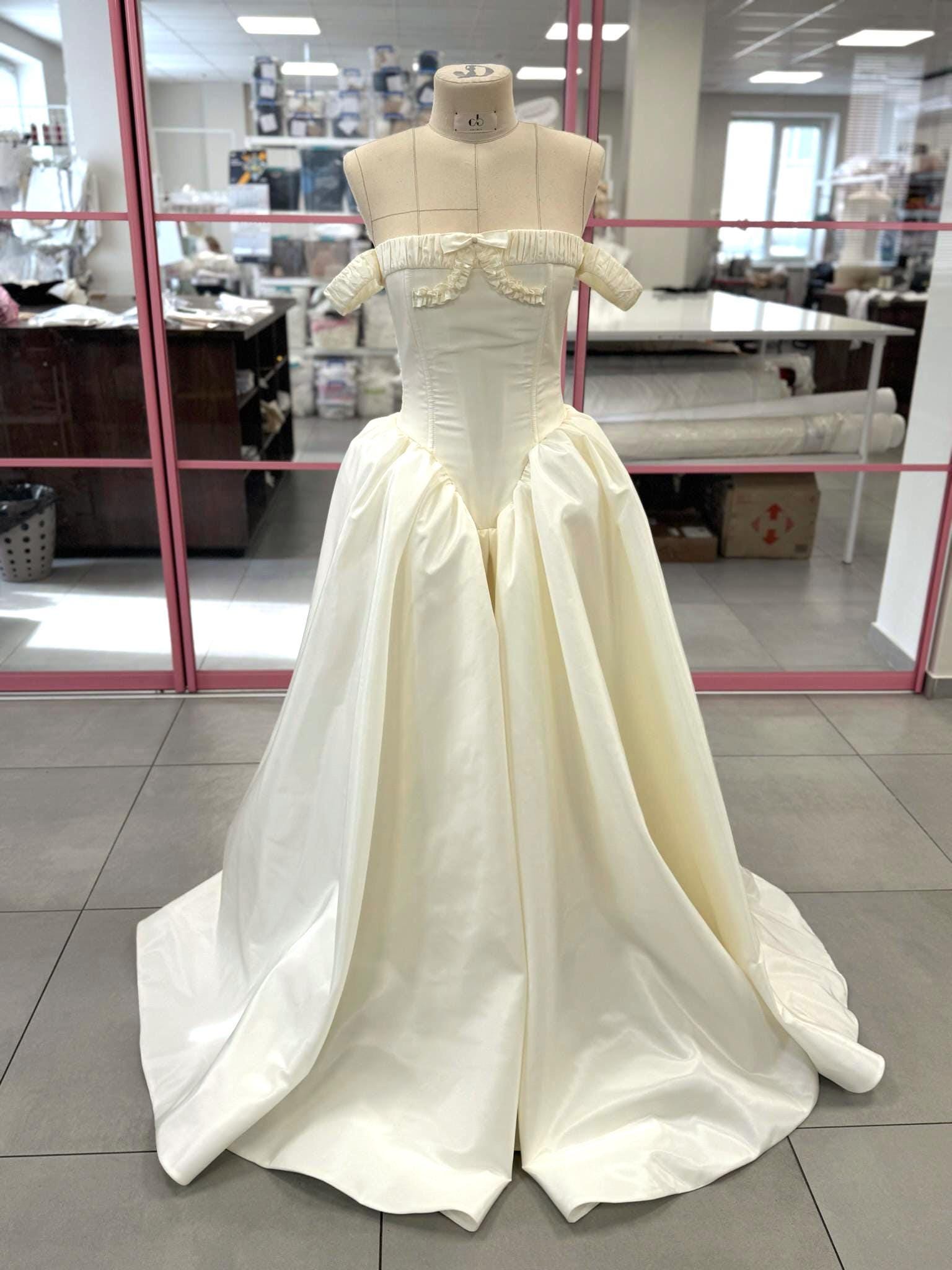 vera wang 2000s wedding dress Vintage Vera Wang