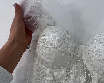 Corset personnalisé de mariage en dentelle de perles florales, haut corset à manches courtes sur commande