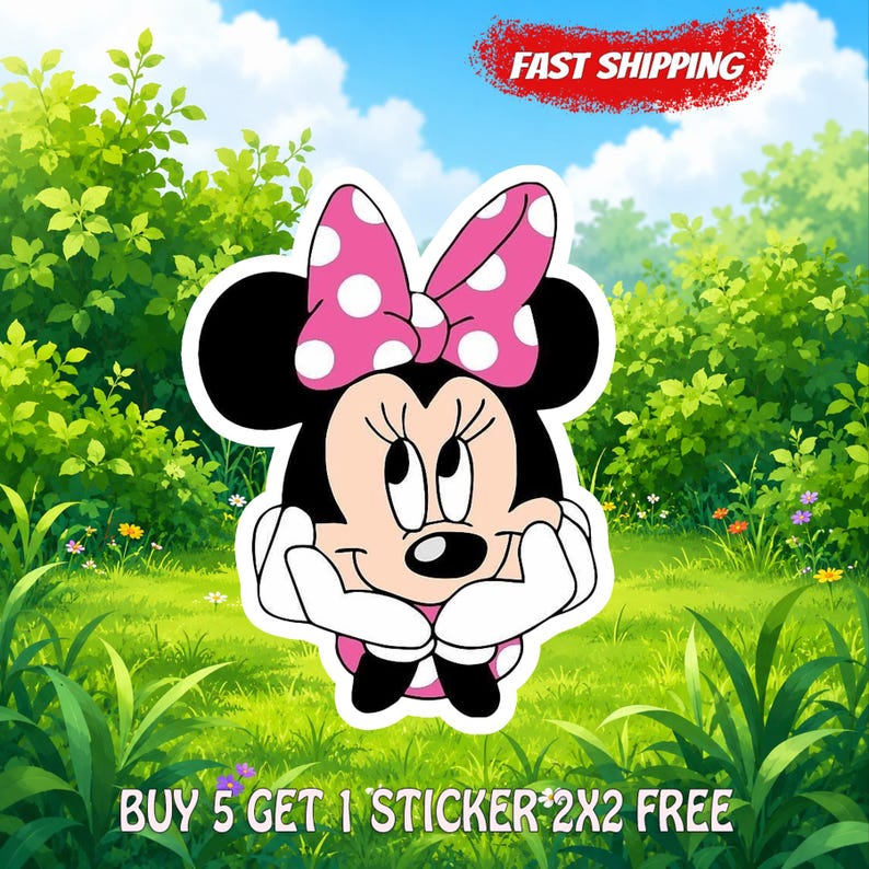 Puede incluir: Una pegatina troquelada que muestra un personaje de rat&oacute;n de dibujos animados con orejas negras, un lazo rosa con lunares blancos y guantes blancos bajo la barbilla. La pegatina incluye el texto "FAST SHIPPING" y "BUY 5 GET 1 STICKER 2X2 FREE".